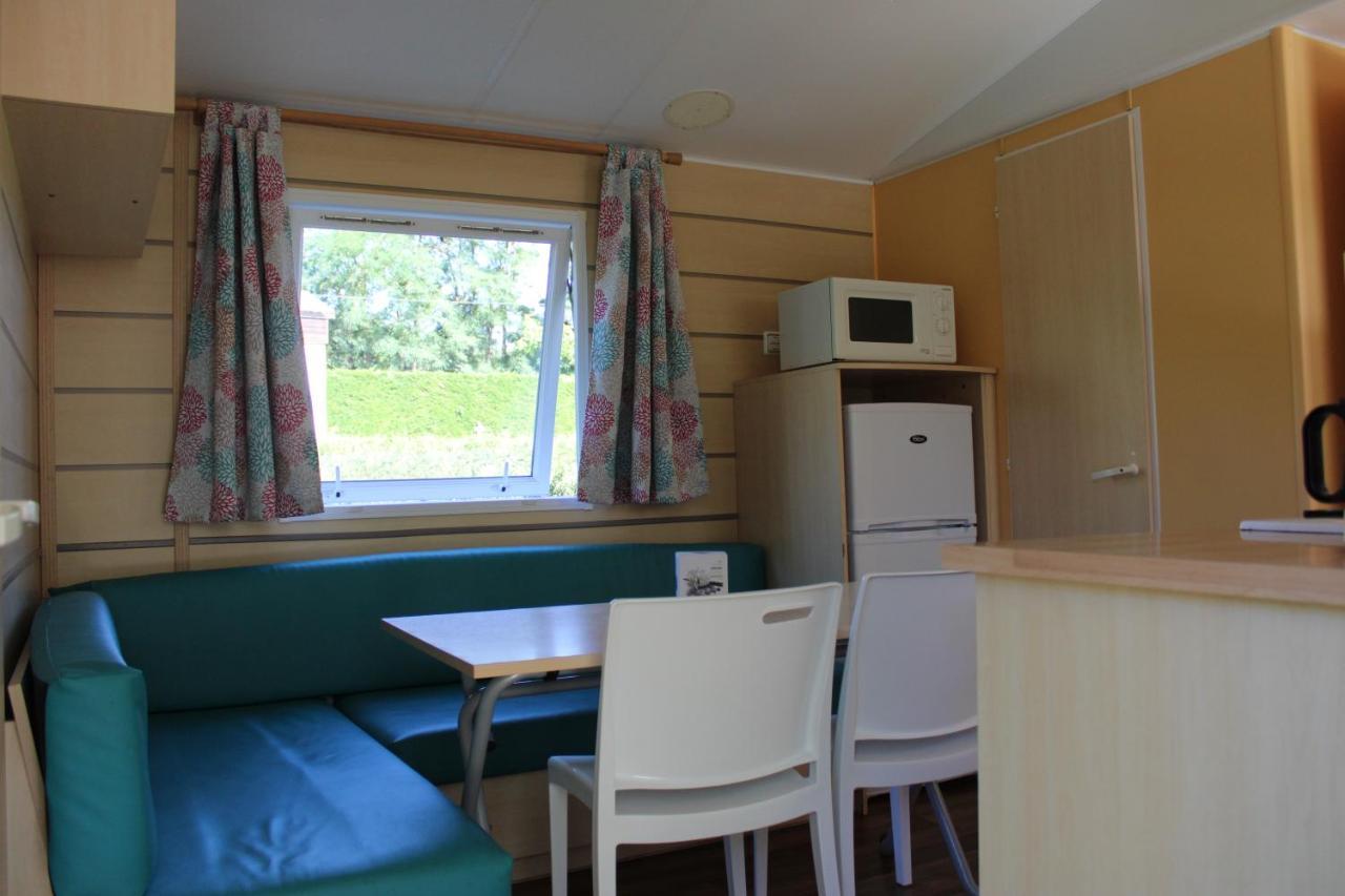 Familial Paisible Avec Piscine, Mobil , Chalet, & Emplacement Nue 3*