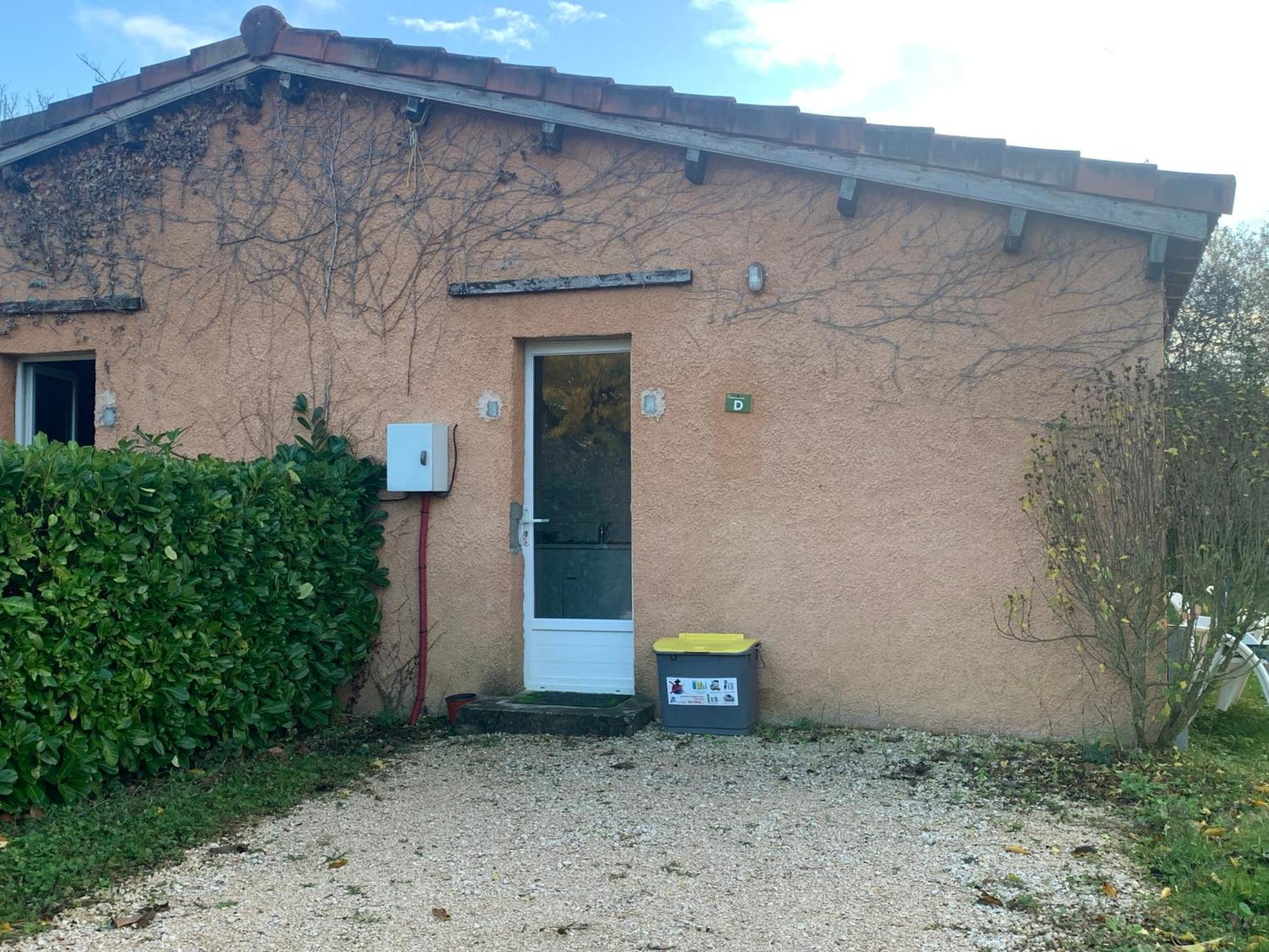 Familial Paisible Avec Piscine, Mobil , Chalet, & Emplacement Nue 3*