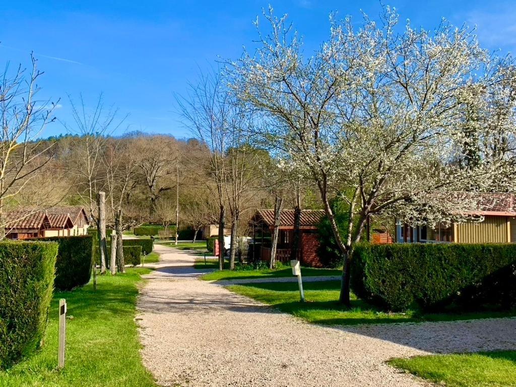 Campingplatz Familial Paisible Avec Piscine, Mobil , Chalet, & Emplacement Nue Casties-Labrande