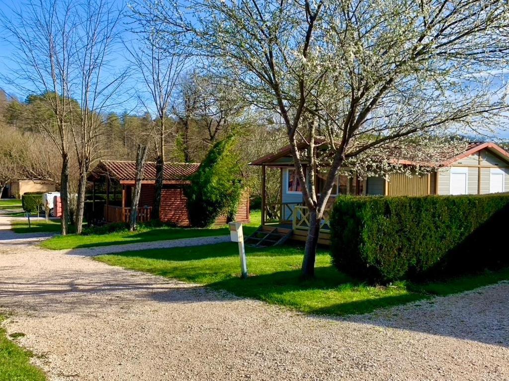 Familial Paisible Avec Piscine, Mobil , Chalet, & Emplacement Nue Campingplatz