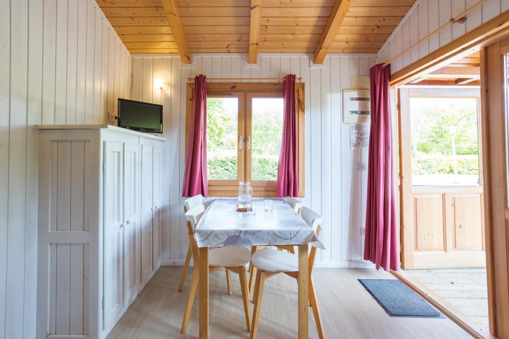 Campingplatz Familial Paisible Avec Piscine, Mobil , Chalet, & Emplacement Nue Casties-Labrande