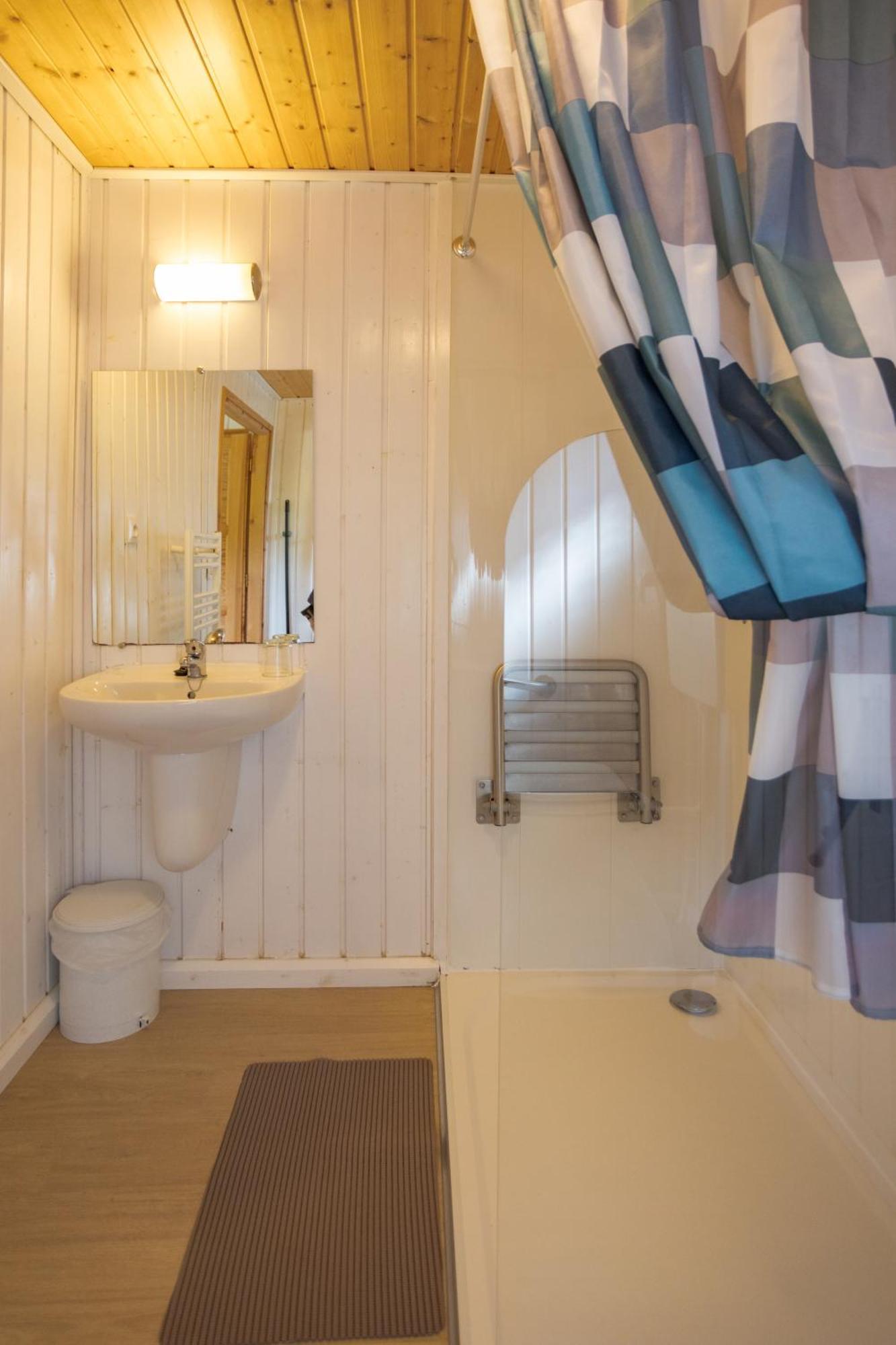 Familial Paisible Avec Piscine, Mobil , Chalet, & Emplacement Nue 3* Casties-Labrande