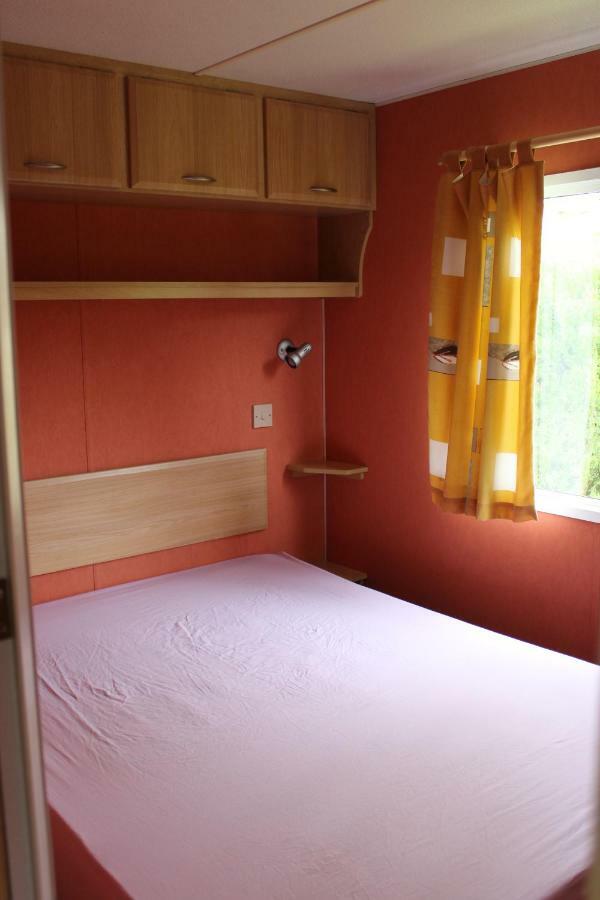 Familial Paisible Avec Piscine, Mobil , Chalet, & Emplacement Nue Casties-Labrande