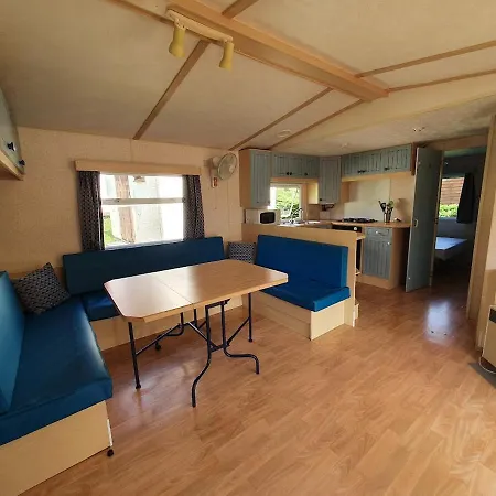 Camping Familial Paisible Avec Piscine, Mobil Home , Chalet, Studio & Emplacement Nue Casties-Labrande Buitenkant foto