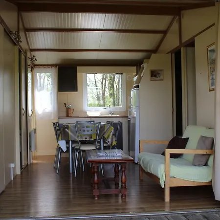 Camping Familial Paisible Avec Piscine, Mobil Home , Chalet, Studio & Emplacement Nue Casties-Labrande Buitenkant foto