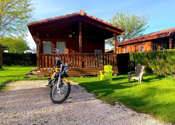 Camping Familial Paisible Avec Piscine, Mobil Home , Chalet, Studio & Emplacement Nue