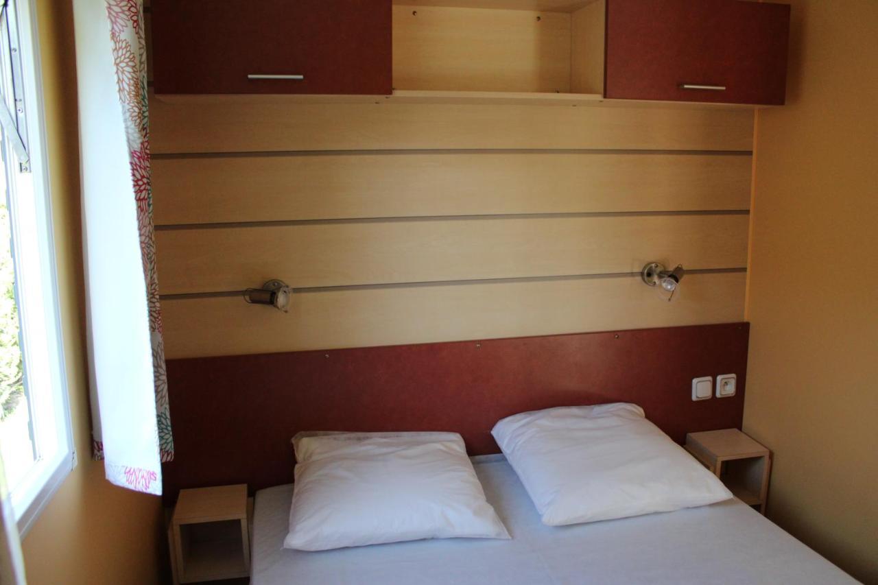 Familial Paisible Avec Piscine, Mobil , Chalet, & Emplacement Nue Camping