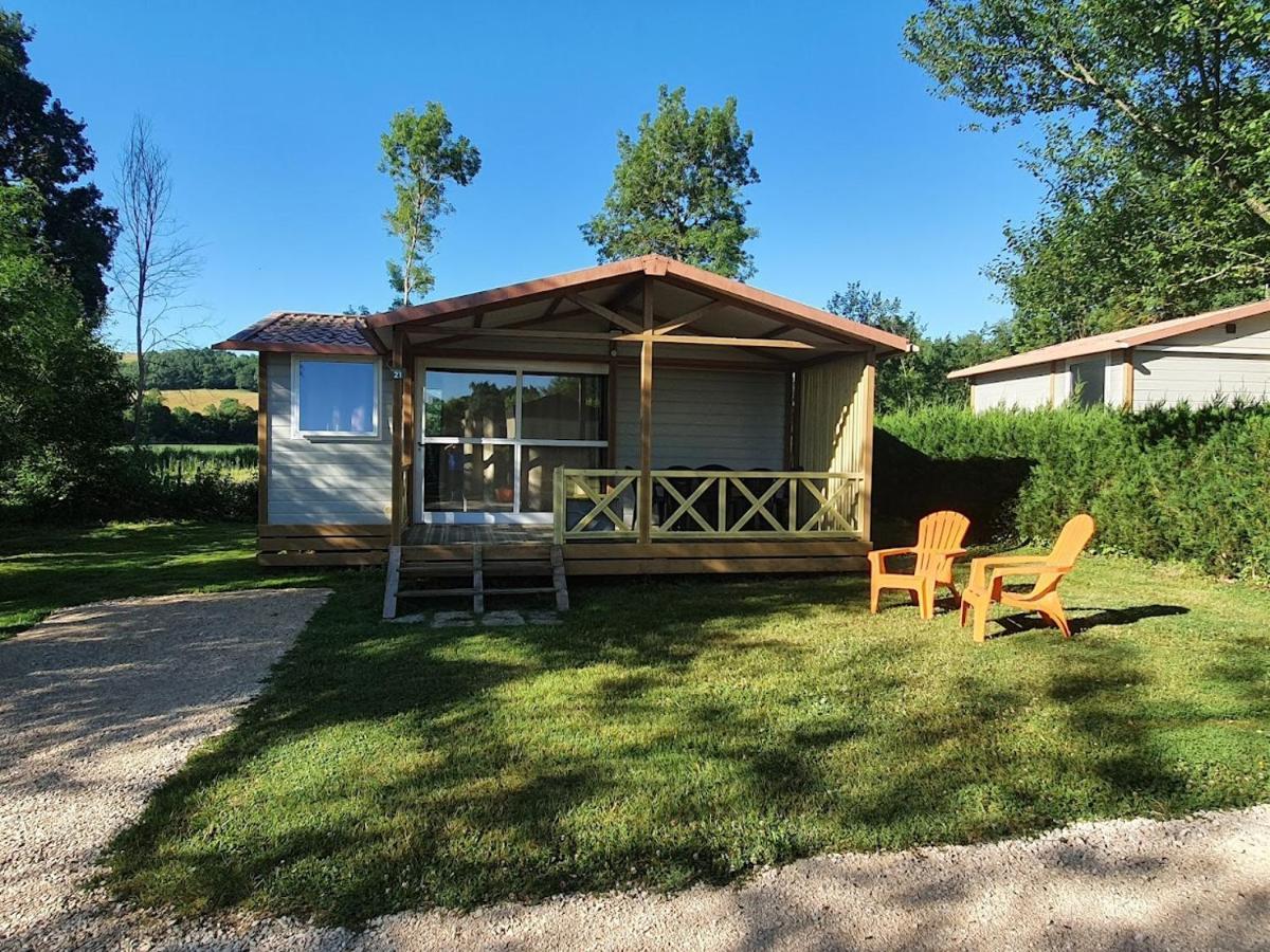 Familial Paisible Avec Piscine, Mobil , Chalet, & Emplacement Nue 3*