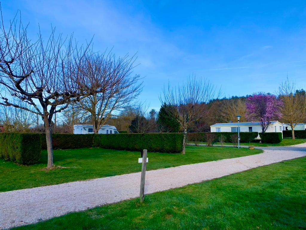 Familial Paisible Avec Piscine, Mobil , Chalet, & Emplacement Nue