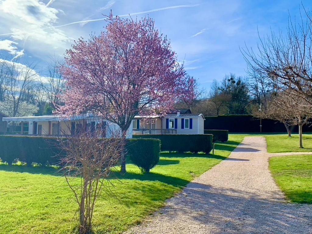 Familial Paisible Avec Piscine, Mobil , Chalet, & Emplacement Nue Camping