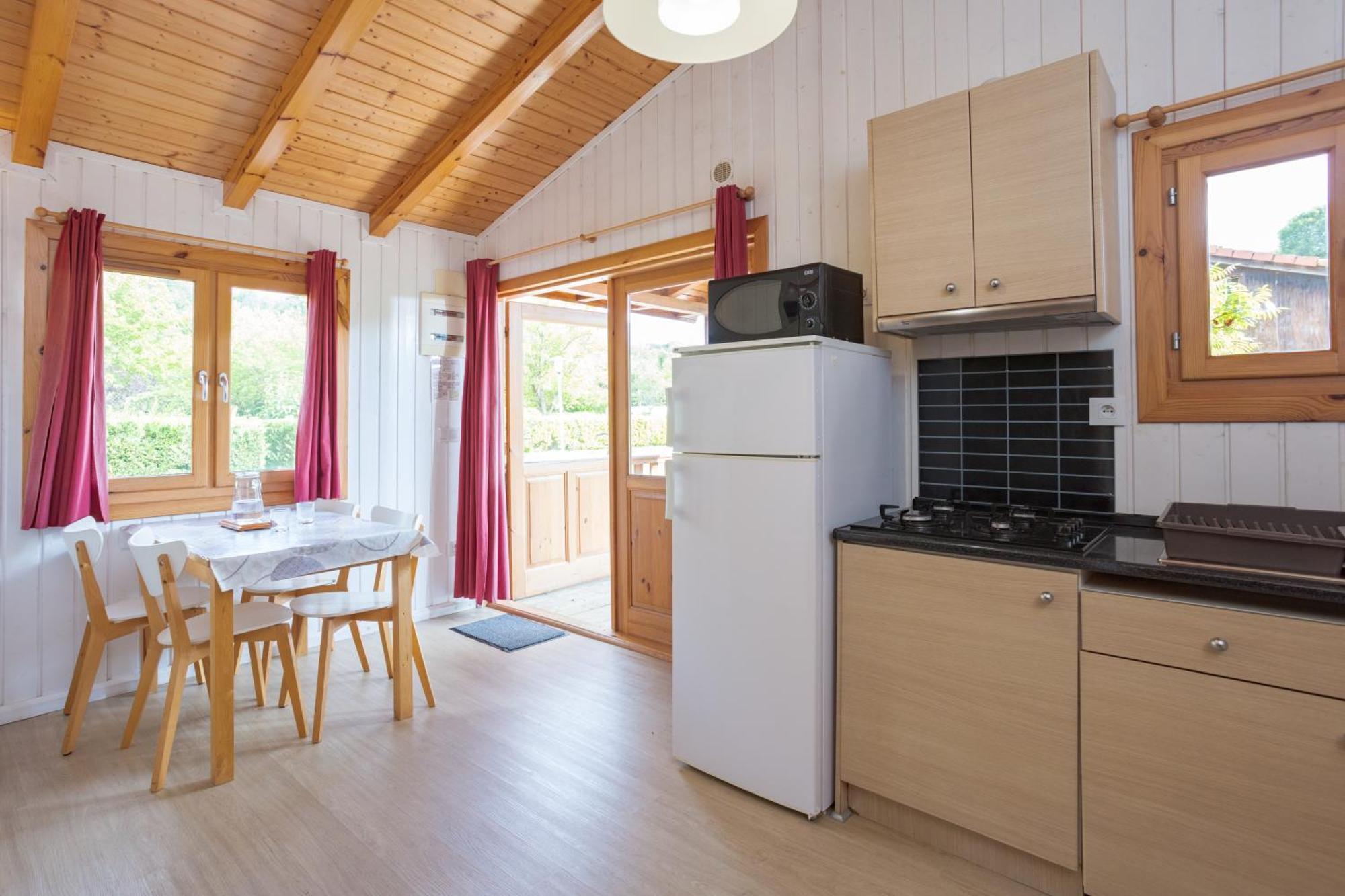 Camping Familial Paisible Avec Piscine, Mobil , Chalet, & Emplacement Nue