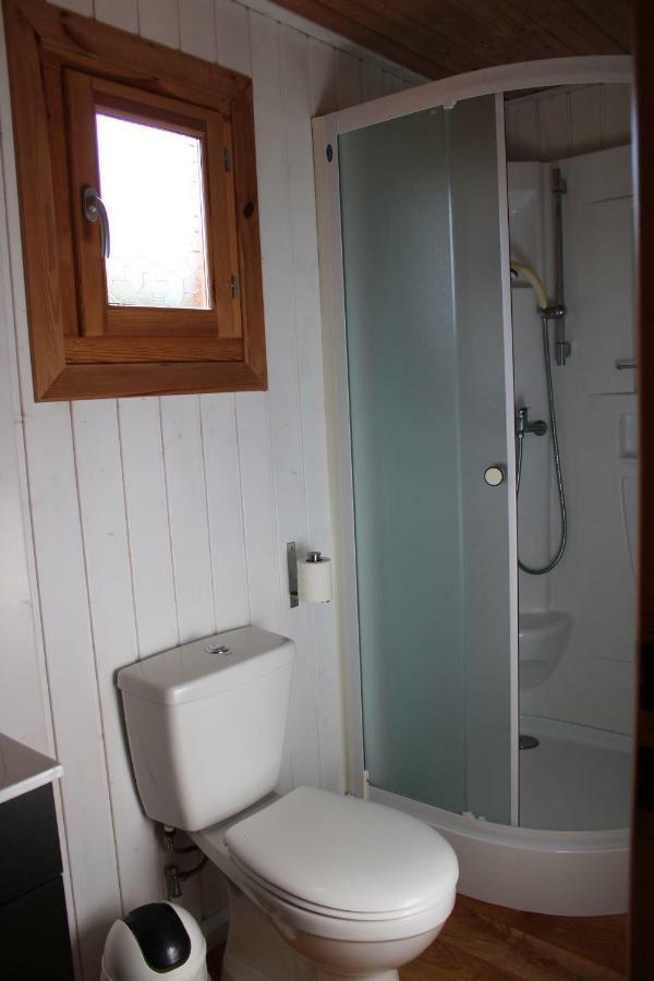 Familial Paisible Avec Piscine, Mobil , Chalet, & Emplacement Nue Camping Casties-Labrande