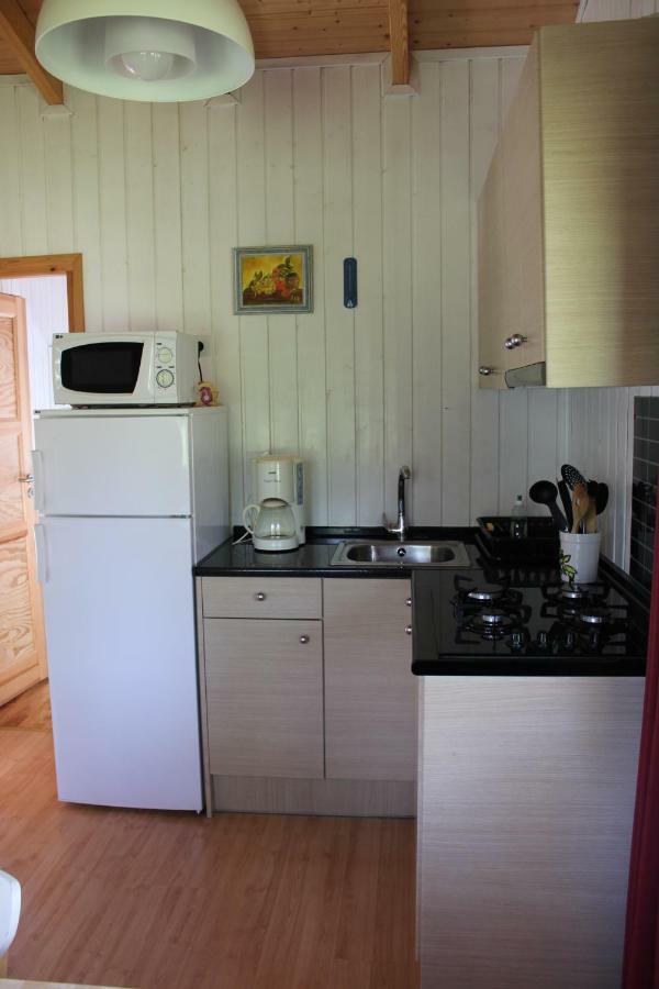 Camping Familial Paisible Avec Piscine, Mobil , Chalet, & Emplacement Nue 3*