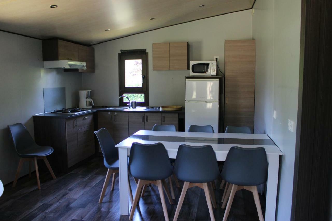 Familial Paisible Avec Piscine, Mobil , Chalet, & Emplacement Nue Casties-Labrande